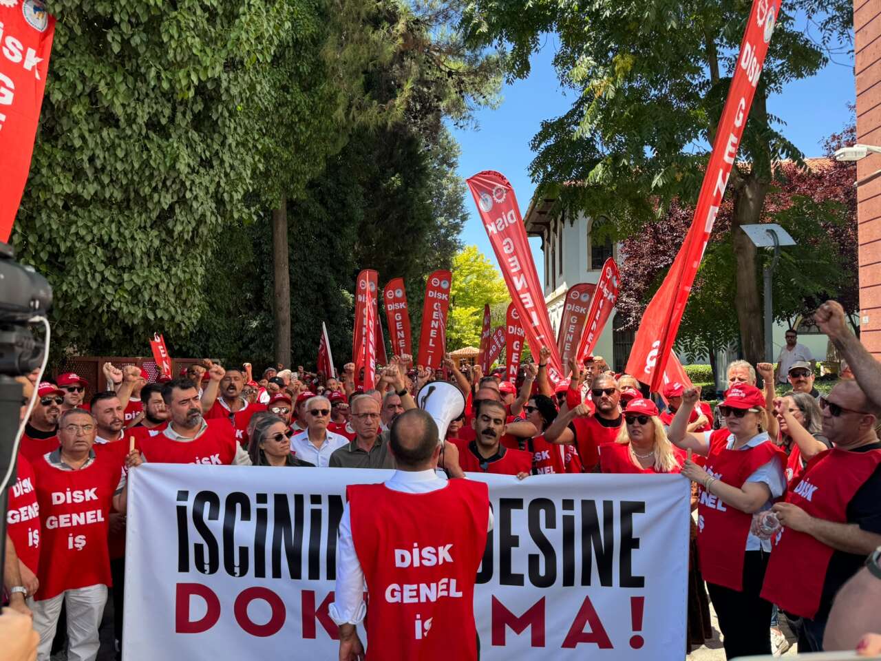 Muğla Büyükşehir Belediyesi’nde Sendikal Gerilim: Genel-İş Üyeleri Yürüdü, Oturma Eylemi Başlattı 1